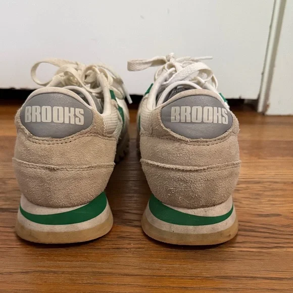 Brooks Beige and Green Women's Chariot Sneakers - Picture 2 of 4